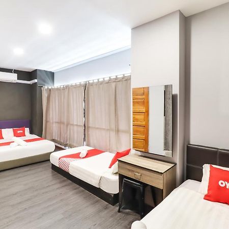 OYO 89381 Moonnight Hotel Batu-grotten Buitenkant foto