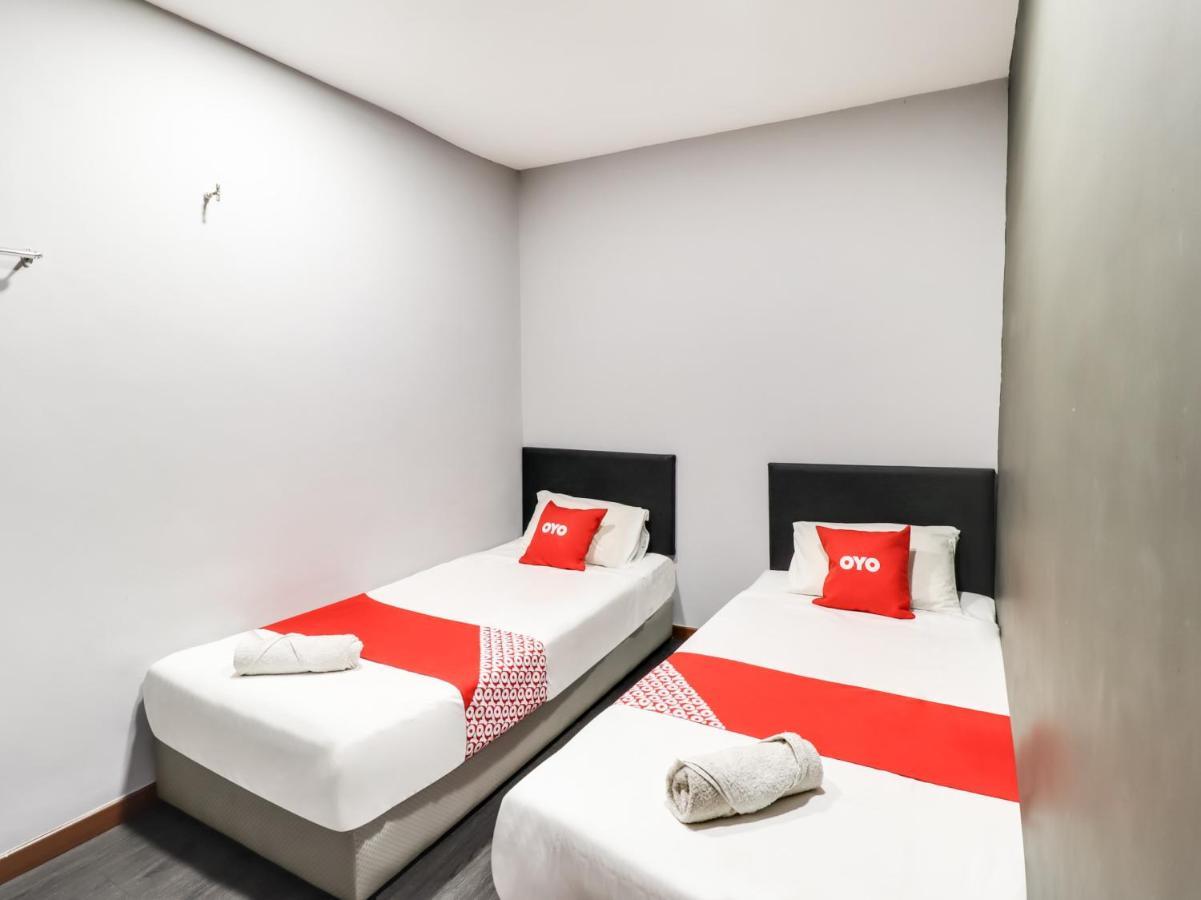 OYO 89381 Moonnight Hotel Batu-grotten Buitenkant foto