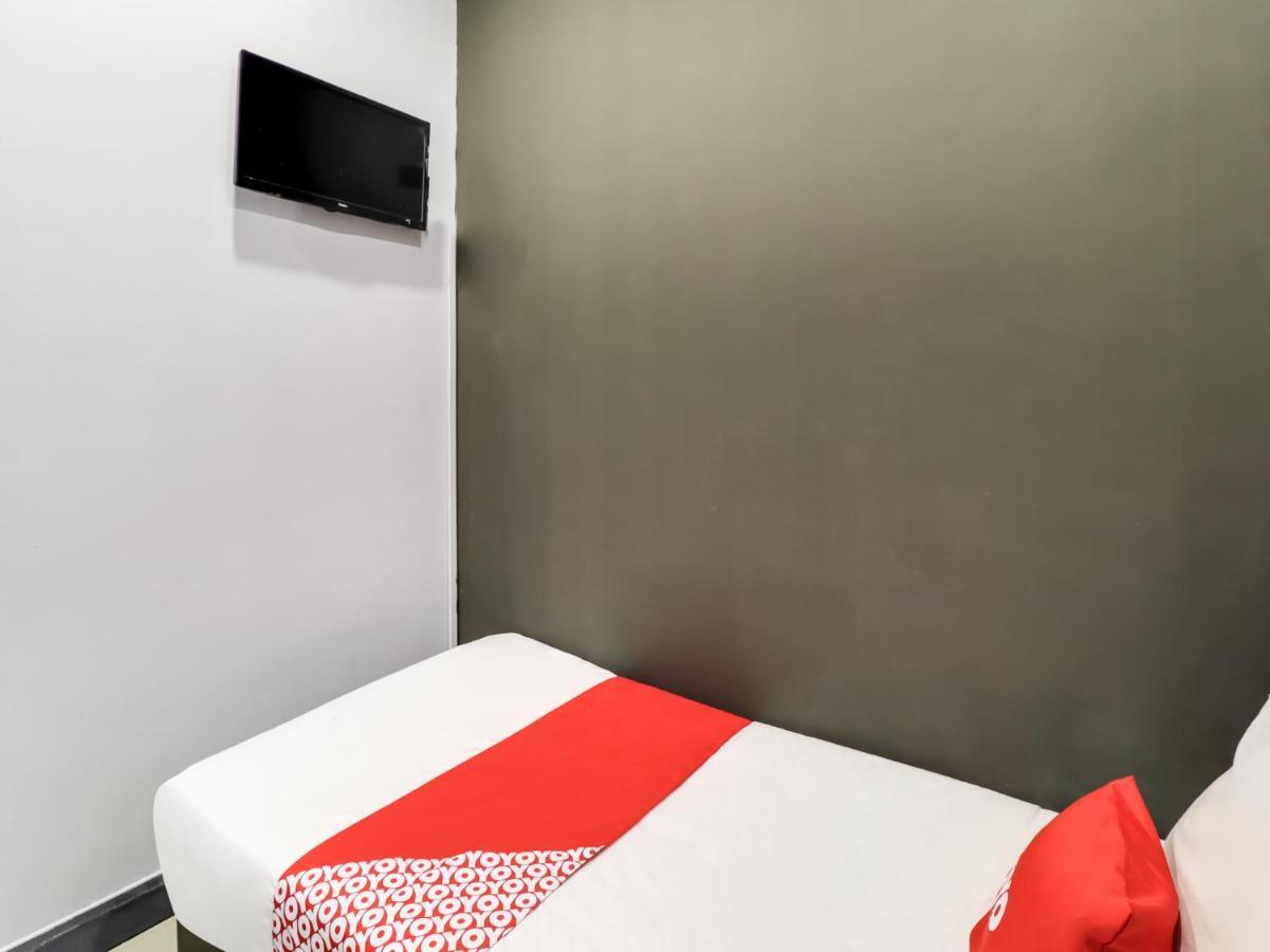 OYO 89381 Moonnight Hotel Batu-grotten Buitenkant foto