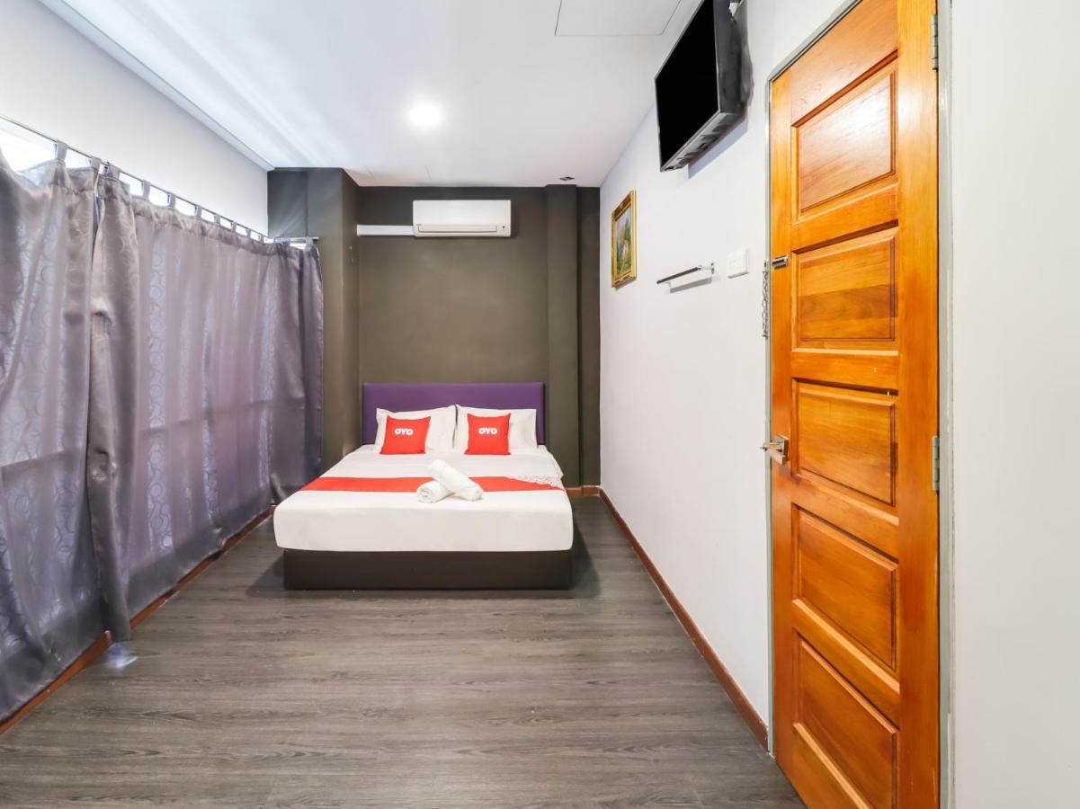 OYO 89381 Moonnight Hotel Batu-grotten Buitenkant foto