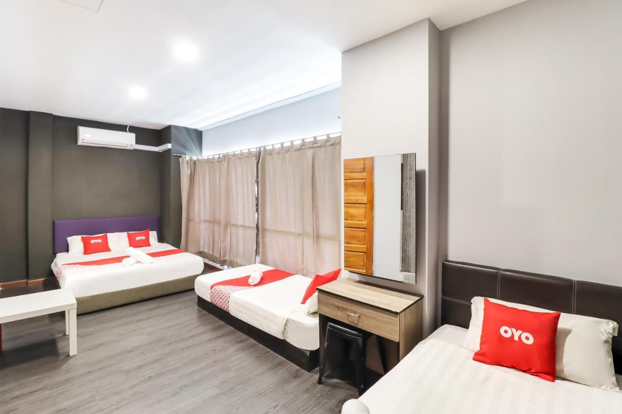 OYO 89381 Moonnight Hotel Batu-grotten Buitenkant foto