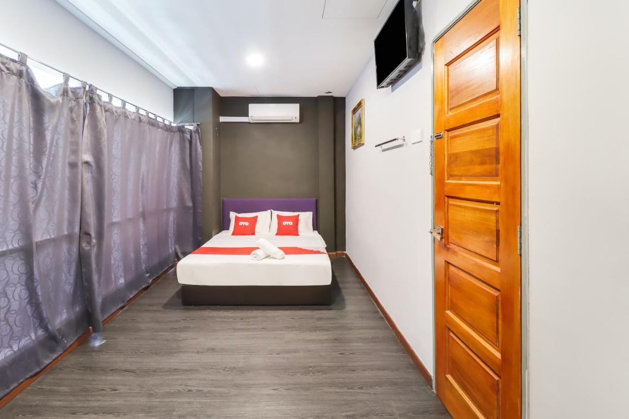 OYO 89381 Moonnight Hotel Batu-grotten Buitenkant foto