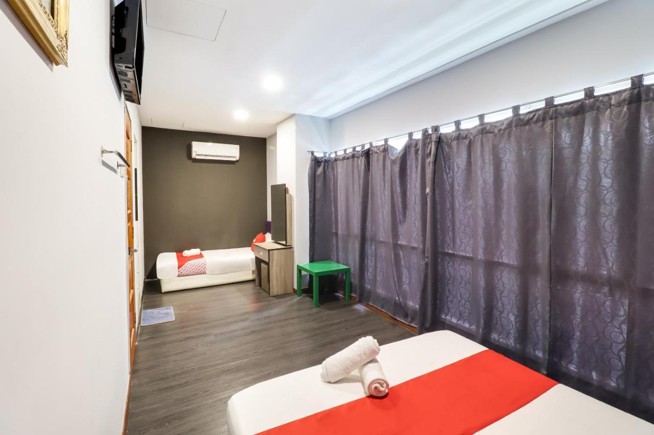 OYO 89381 Moonnight Hotel Batu-grotten Buitenkant foto